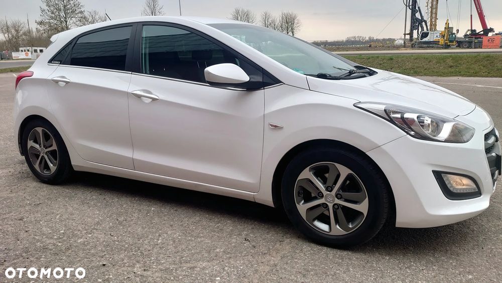 Hyundai i30 blue 1.6 GDI Passion - 13