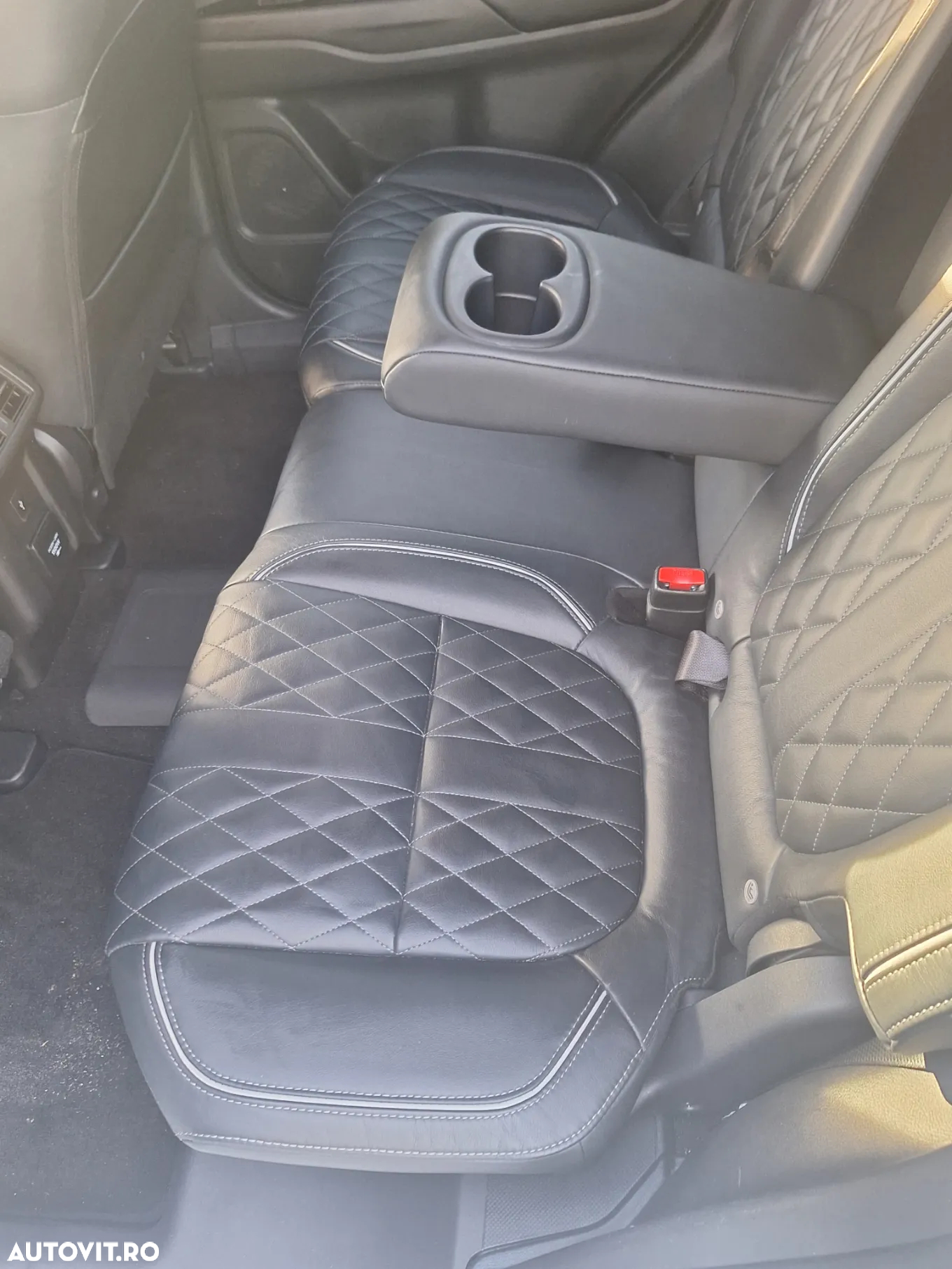 Mitsubishi Outlander 2.4 4WD Plug-In Hybrid Top - 26