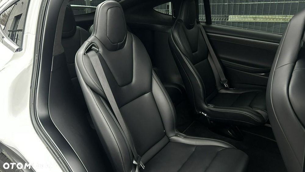Tesla Model X - 22