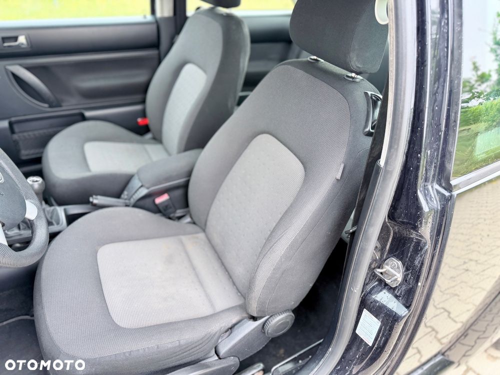 Volkswagen New Beetle - 6
