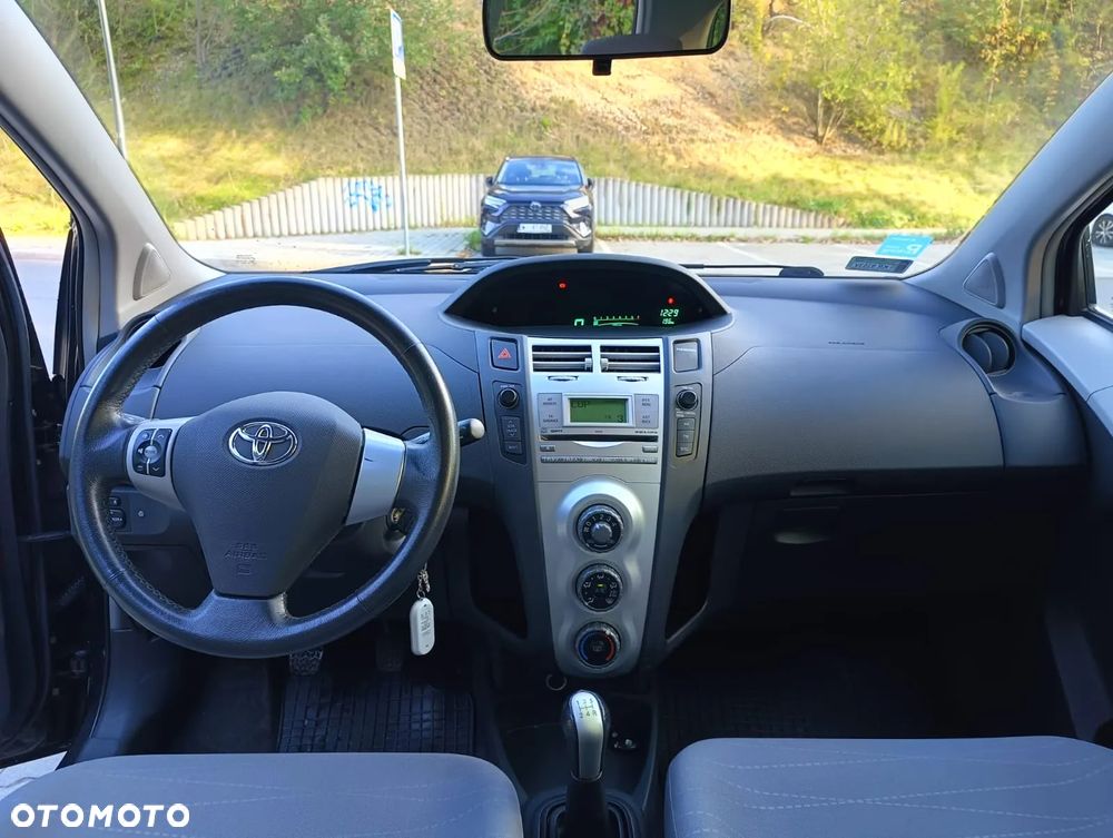 Toyota Yaris - 7