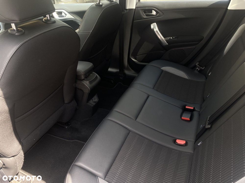 Peugeot 2008 1.2 Pure Tech GPF Allure S&S - 18