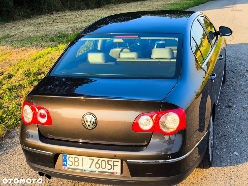 Volkswagen Passat 2.0 FSI Highline - 2