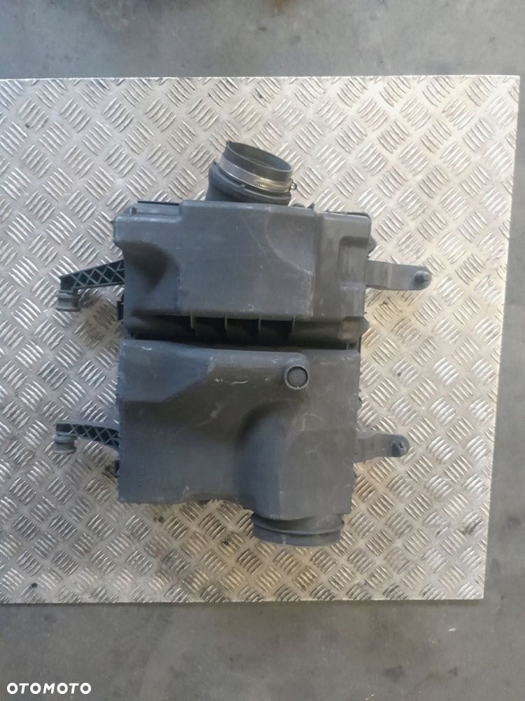 OBUDOWA FILTRA POWIETRZA IVECO DAILY OE 5801353825 - 2