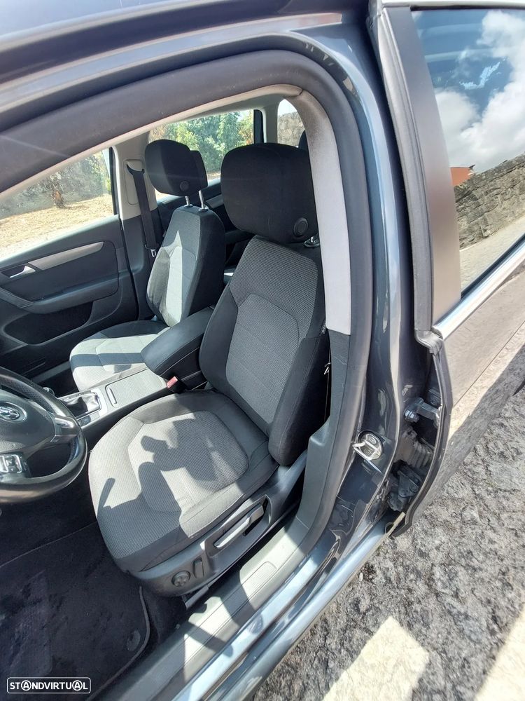 VW Passat 1.6 TDI BlueMotion - 12