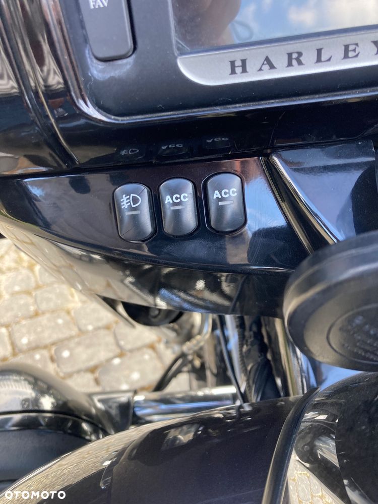 Harley-Davidson FLH Electra Glide - 22