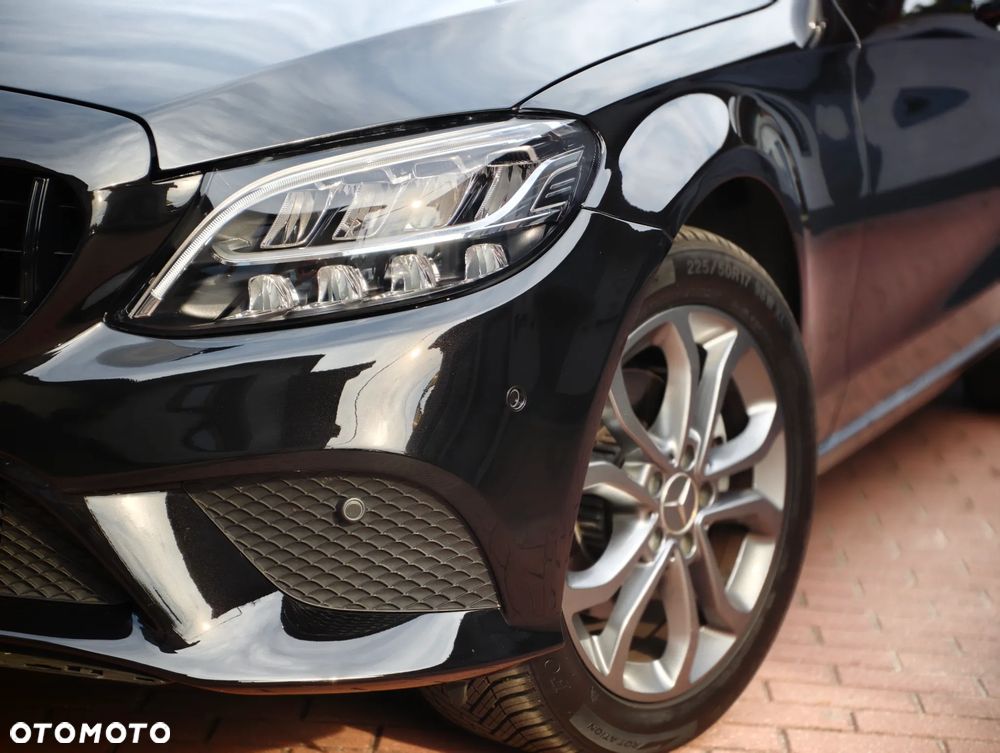 Mercedes-Benz Klasa C 220 d 9G-TRONIC - 32