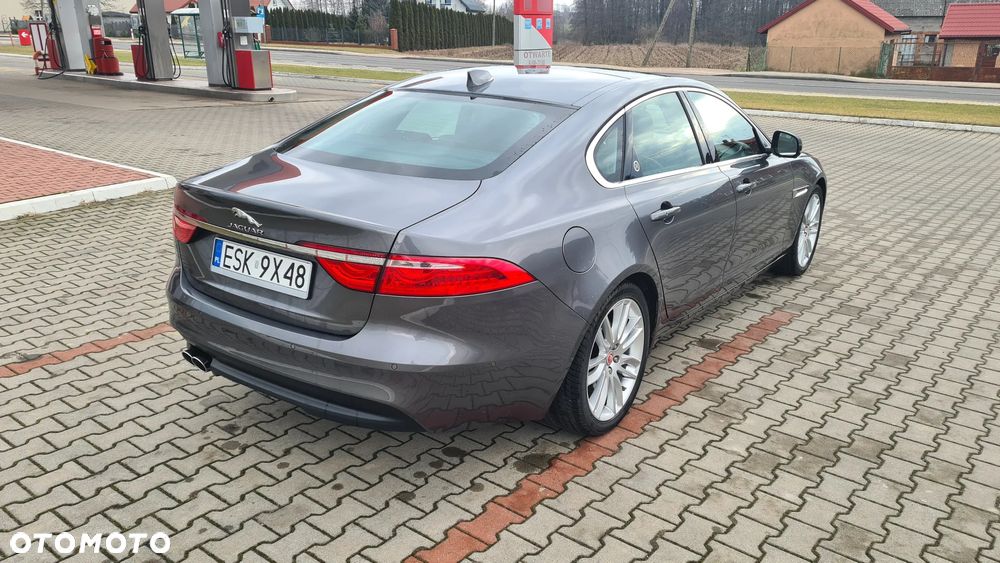 Jaguar XF 20d Portfolio - 16