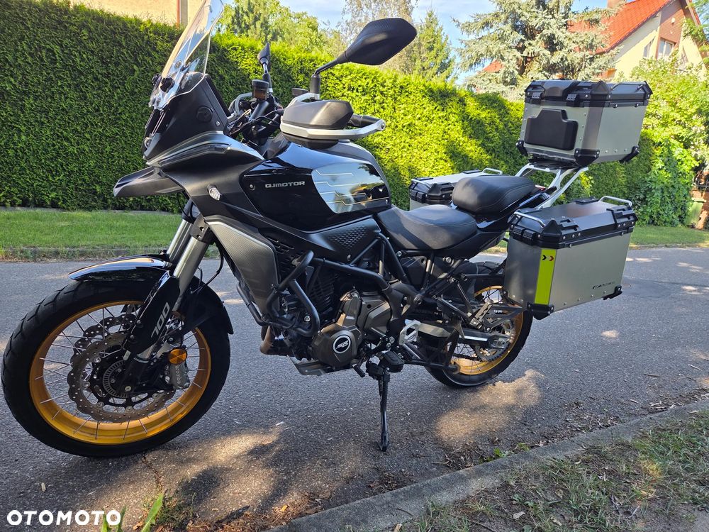 QJMOTOR SRK 700 - 8