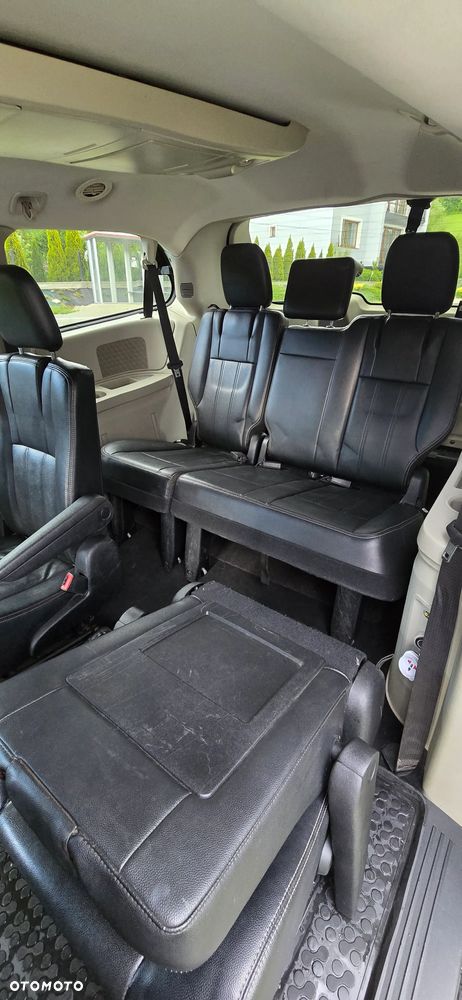 Chrysler Town & Country 3.6 Limited - 8