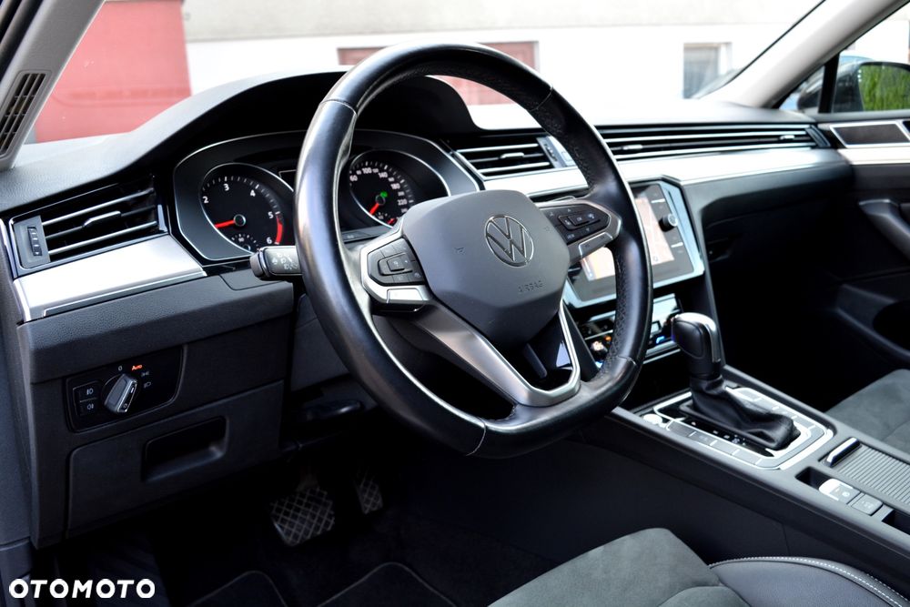 Volkswagen Passat 2.0 TDI SCR DSG Elegance - 9
