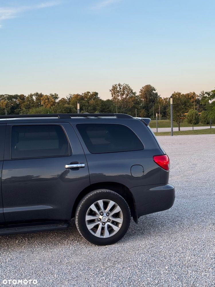 Toyota Sequoia - 4
