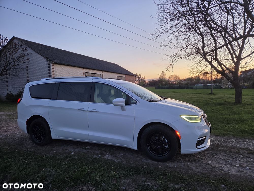 Chrysler Pacifica - 4
