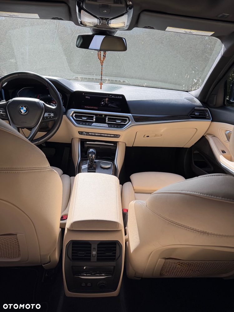 BMW Seria 3 330i - 17