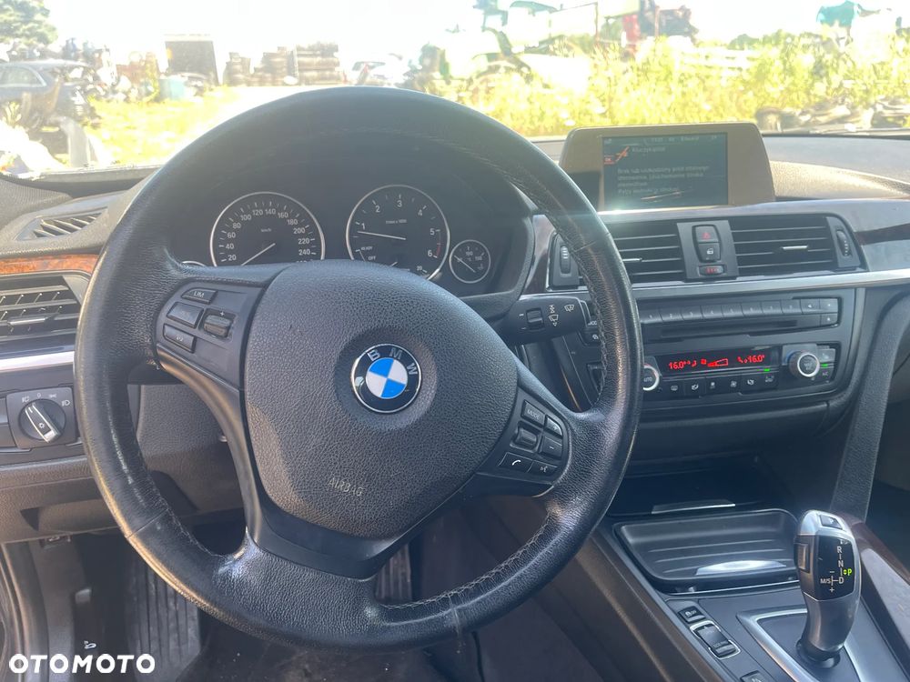 BMW Seria 3 330d xDrive - 15