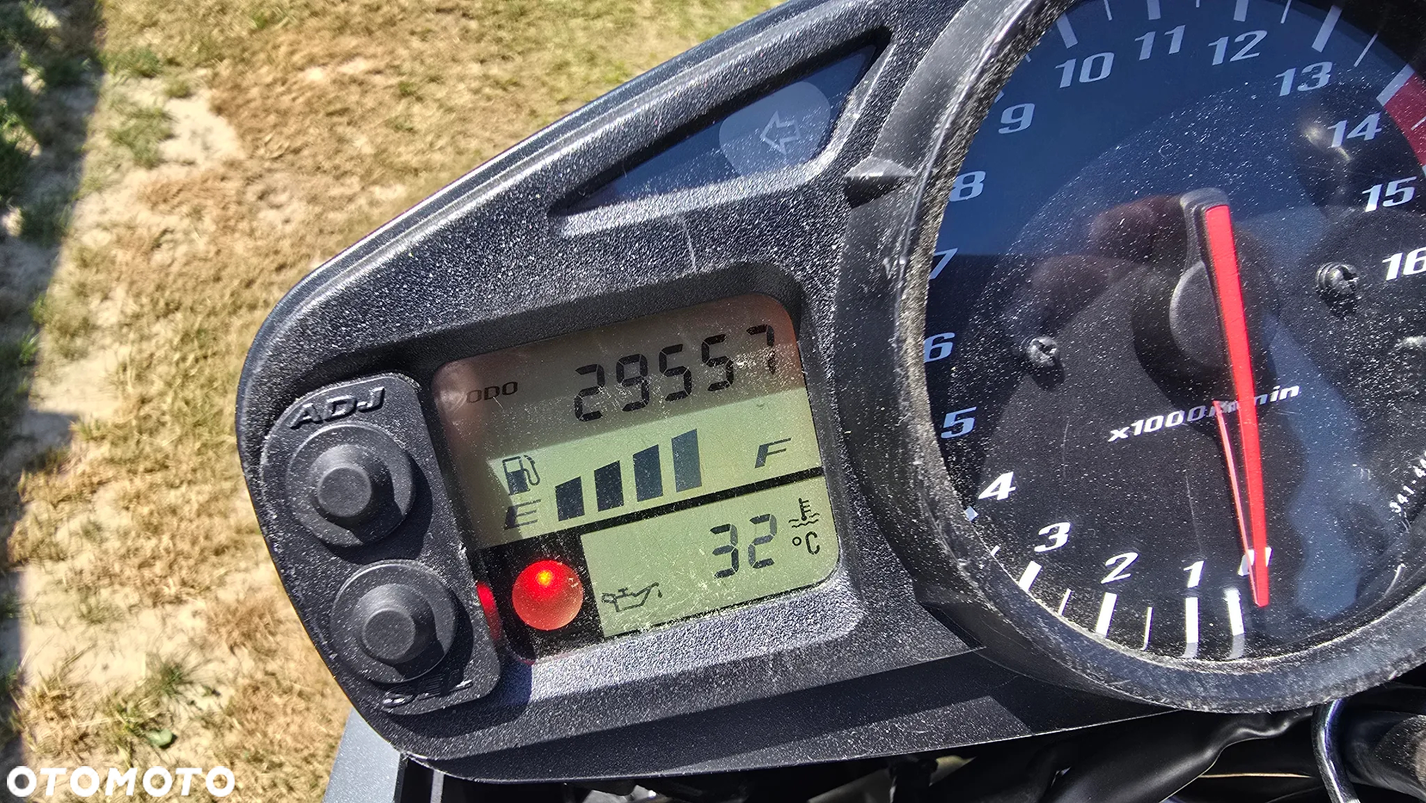 Suzuki GSR - 4