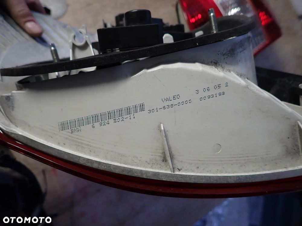 BMW 1 E87 LAMPA PRAWY TYŁ 6924502 - 4