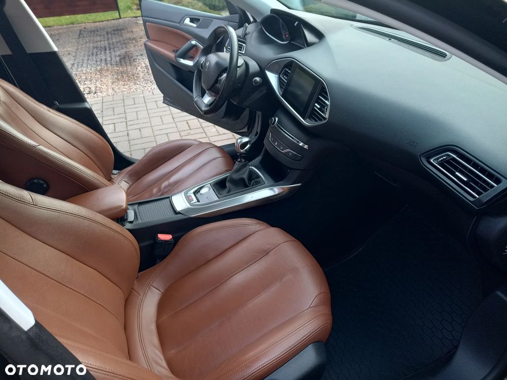 Peugeot 308 1.6 THP Allure - 13