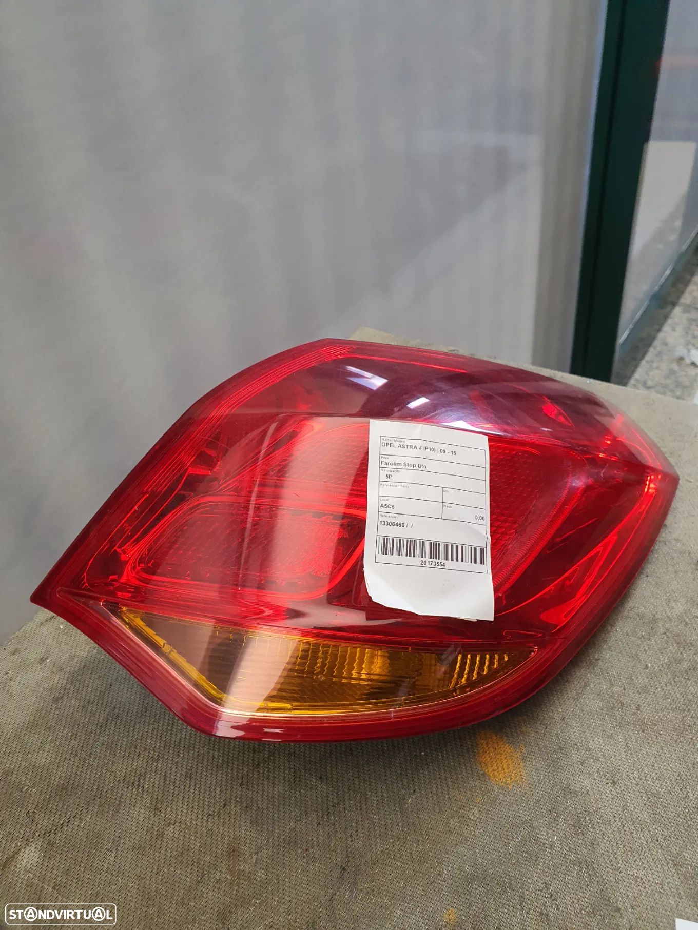 FAROLIM DIREITO PAINEL OPEL ASTRA J / 13306460 - 1