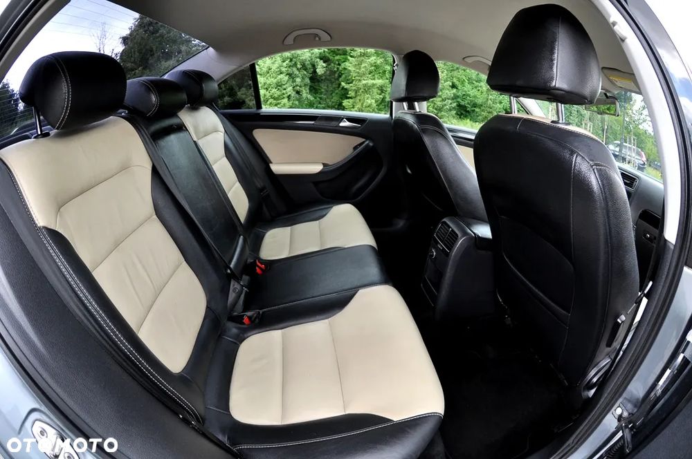 Volkswagen Jetta 1.6 TDI Comfortline - 17