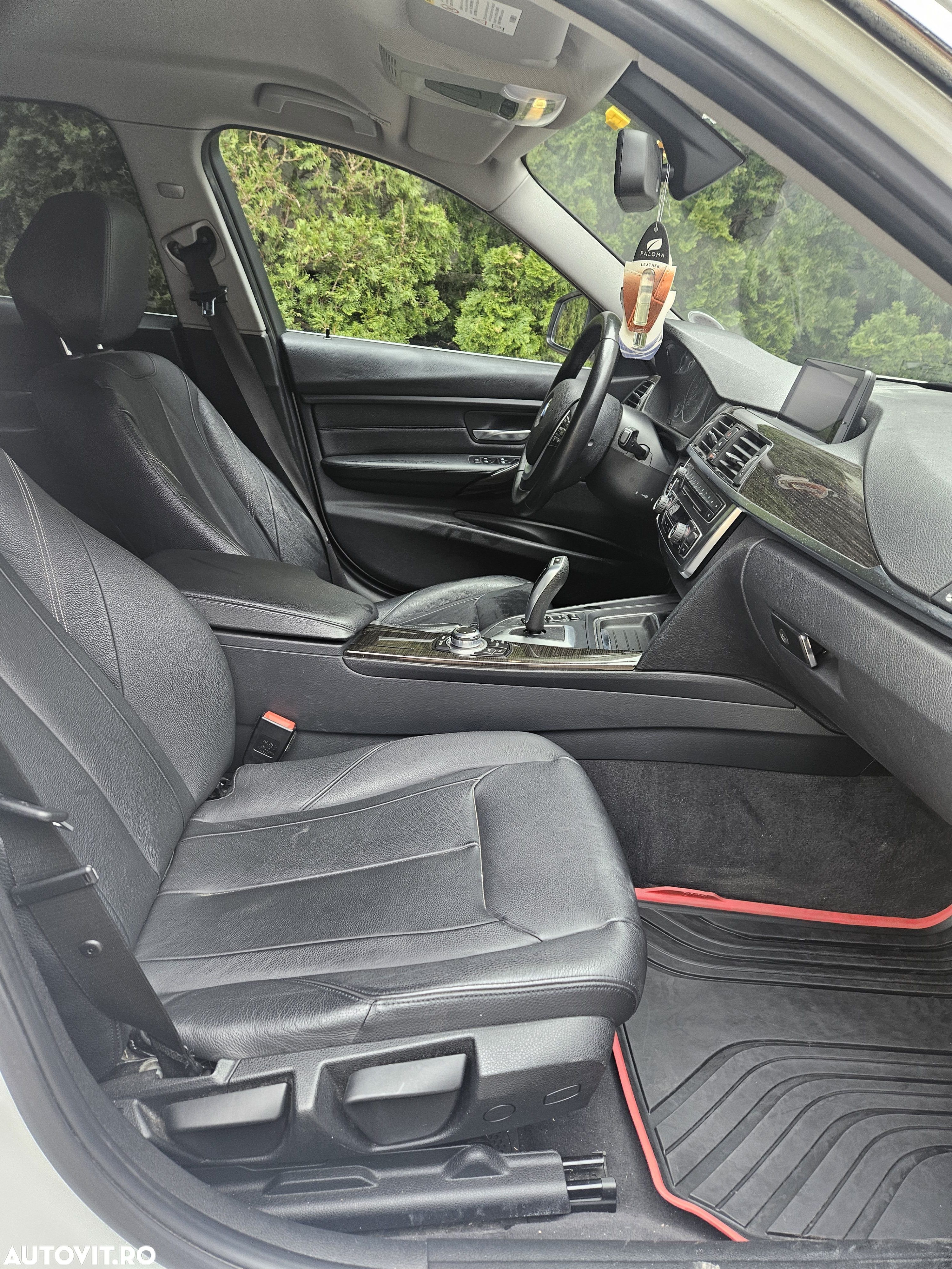 BMW Seria 3 320d xDrive DPF Touring Aut. - 10