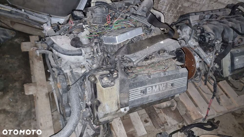 SILNIK BMW 8 E31 E32 E38 E39 840 4.0 V8 M60B40 - 3