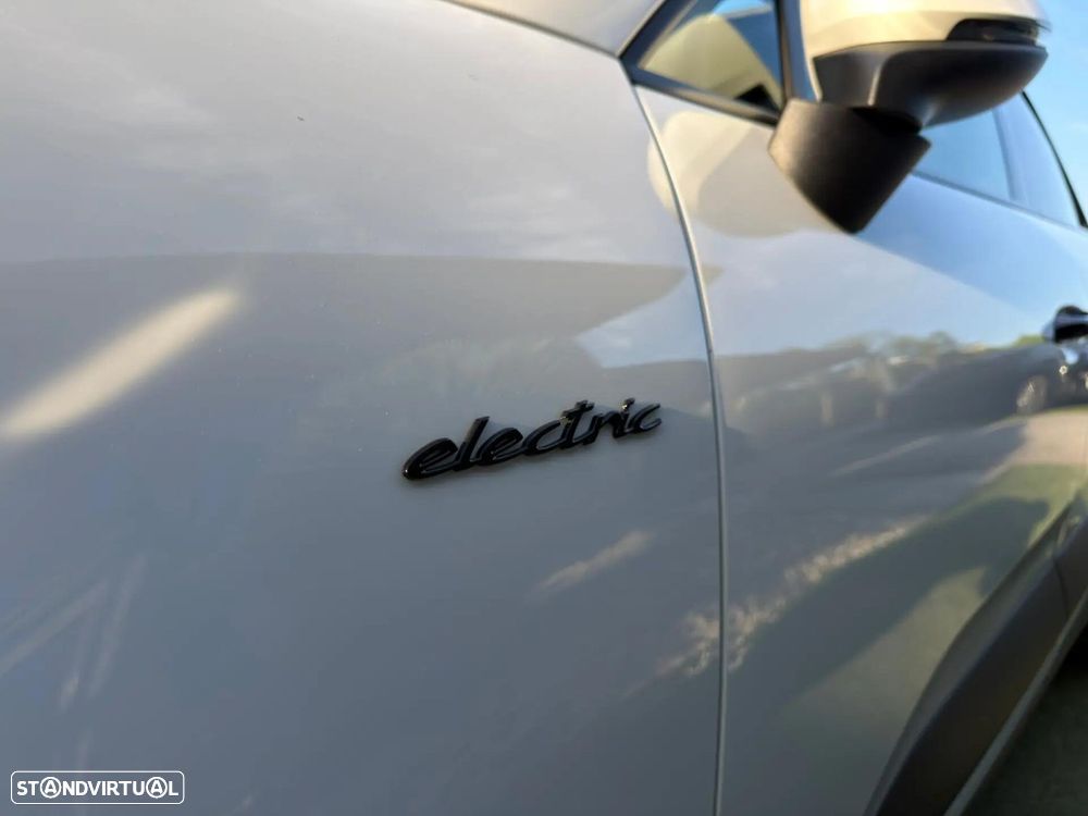 Porsche Macan Electric 4 - 6