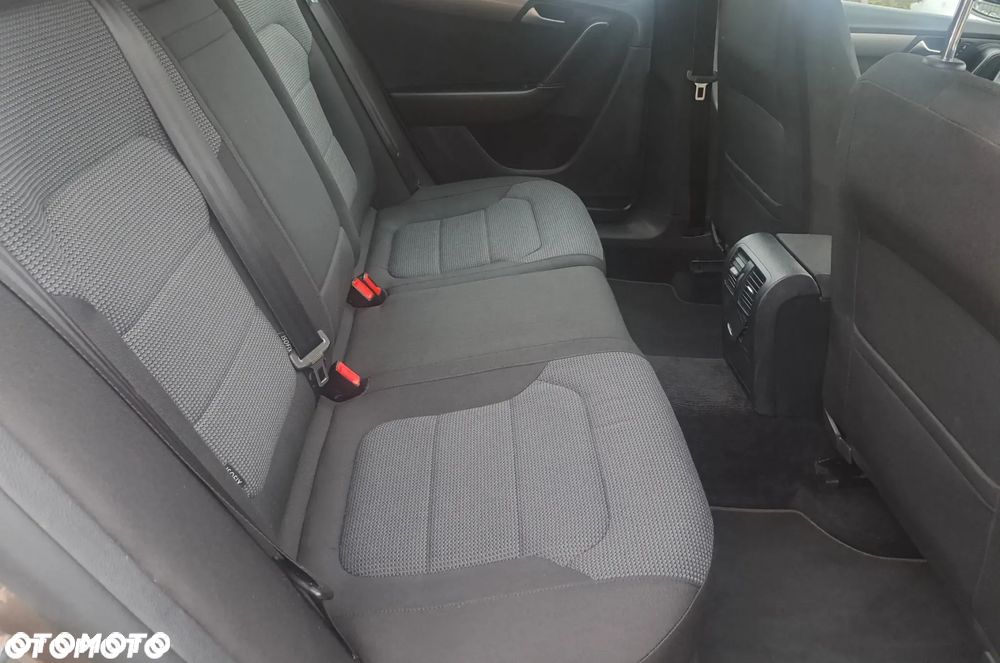 Volkswagen Passat 2.0 Blue TDI SCR Trendline - 15