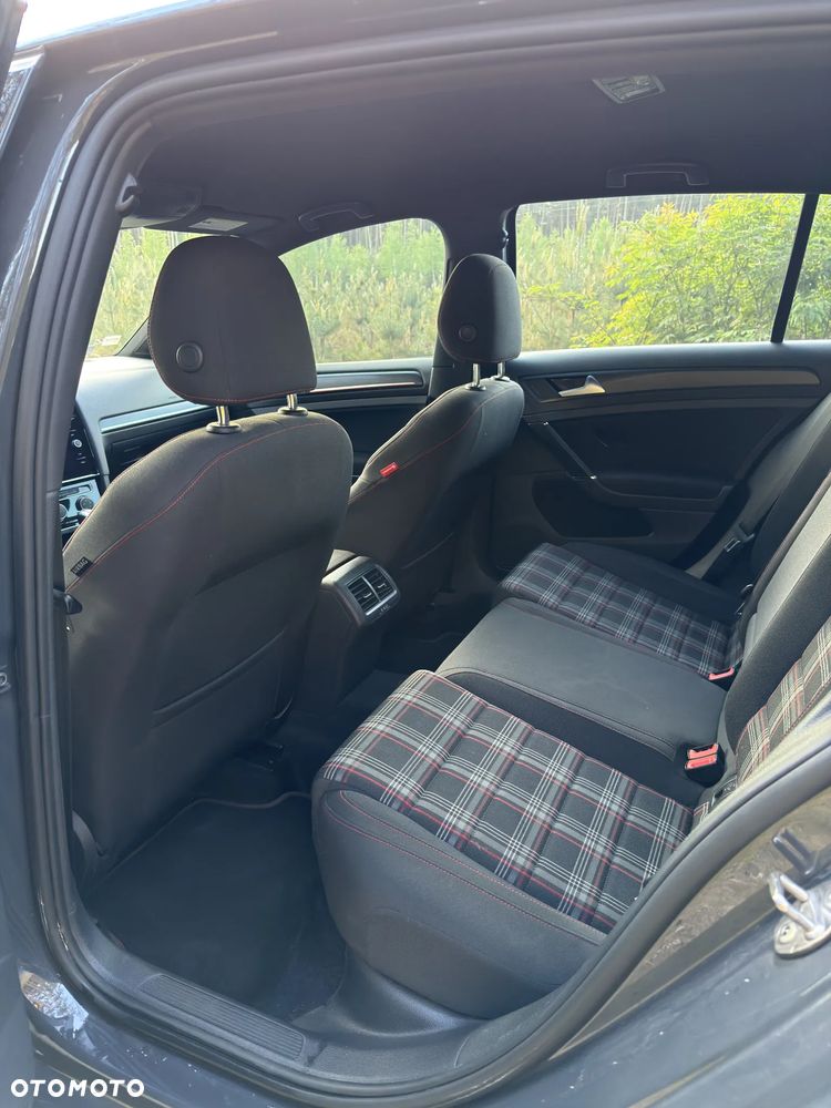 Volkswagen Golf GTI (BlueMotion Technology) DSG Performance - 13