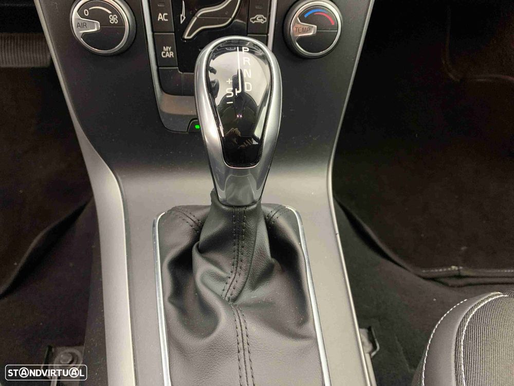 Volvo V40 1.5 T3 Sport Edition Plus Geartronic - 14