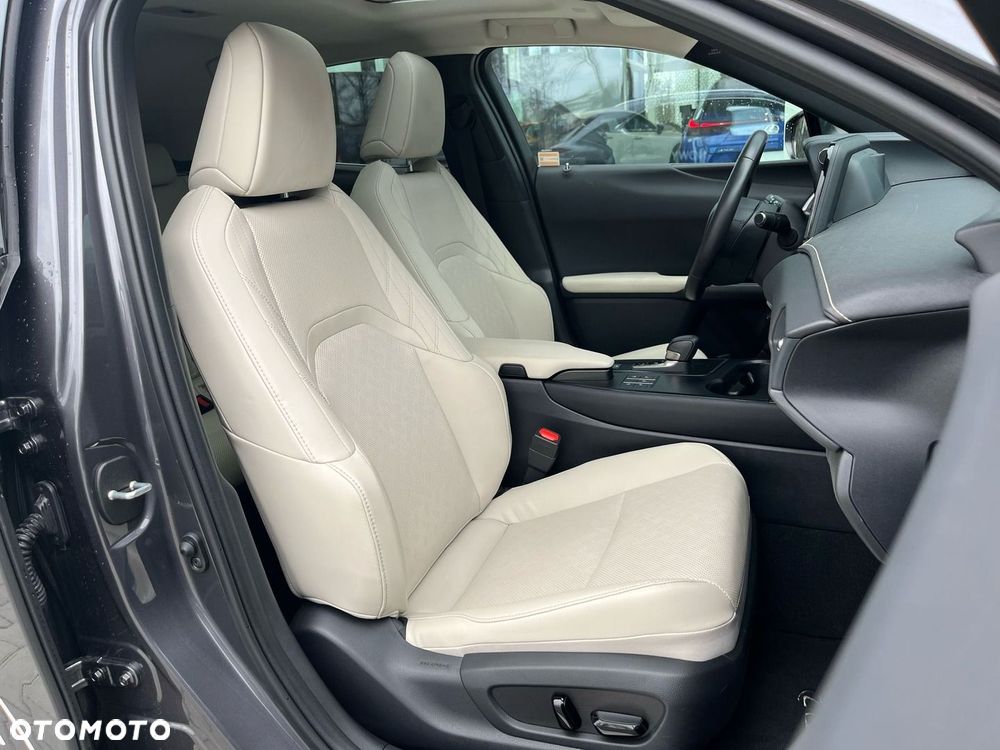 Lexus UX 300h Omotenashi AWD - 29