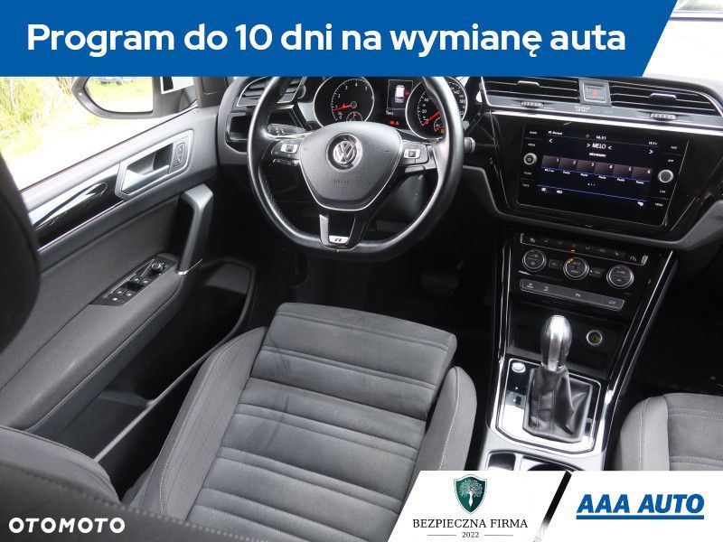 Volkswagen Touran - 9