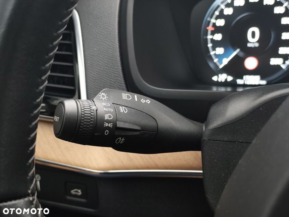Volvo XC 90 - 23