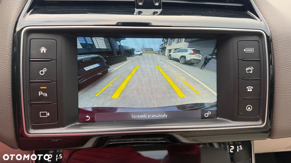 Jaguar XE 2.0 T Prestige - 22