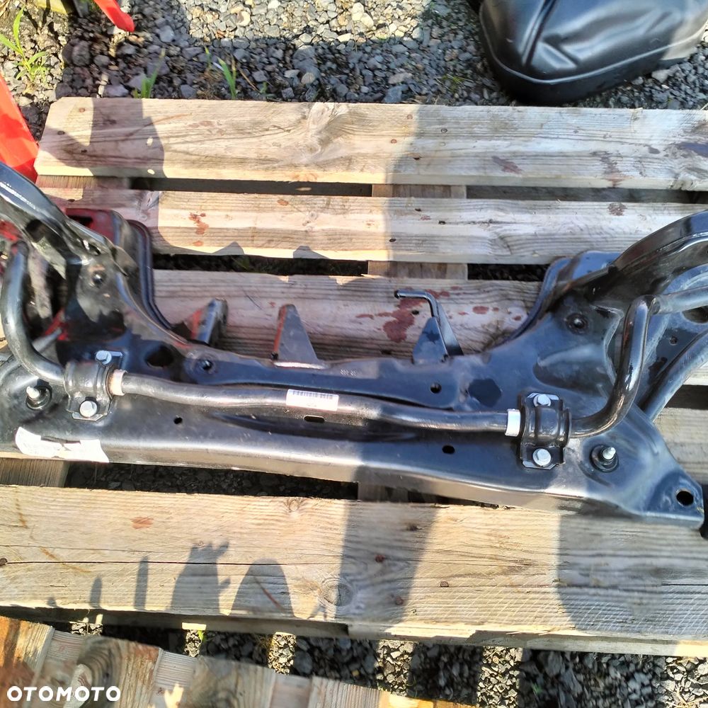 FORD FIESTA MK8 ŁAWA SILNIKA KOŁYSKA 1.1 - 2