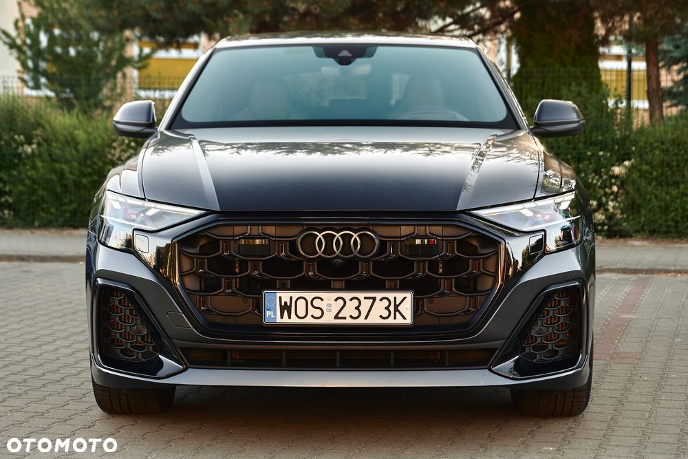 Audi SQ8 - 8