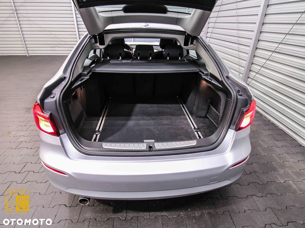 BMW 3GT 318d Business Edition - 13
