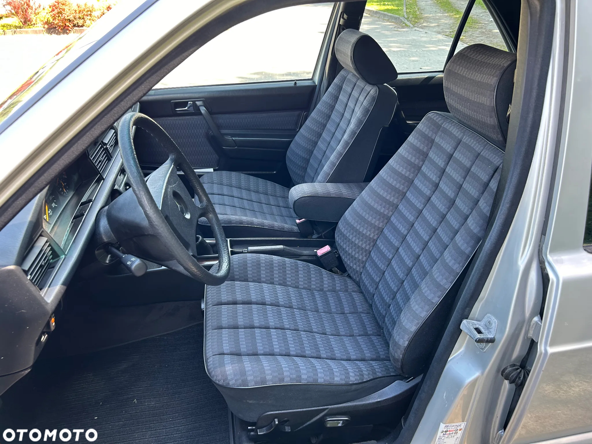 Mercedes-Benz W201 (190) - 4