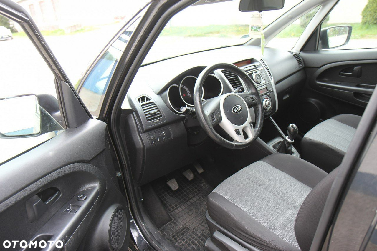 Kia Venga - 12