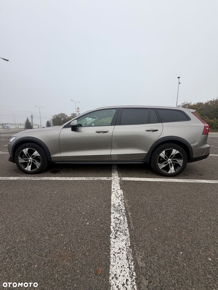 Volvo V60 2021 photo 4