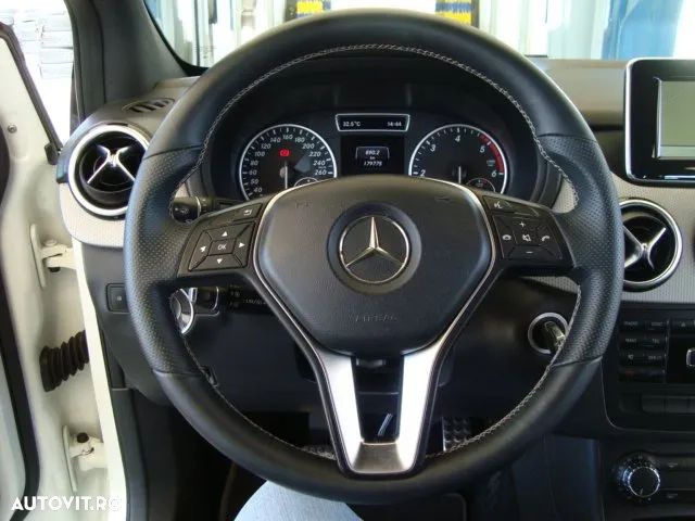 Mercedes-Benz B - 12