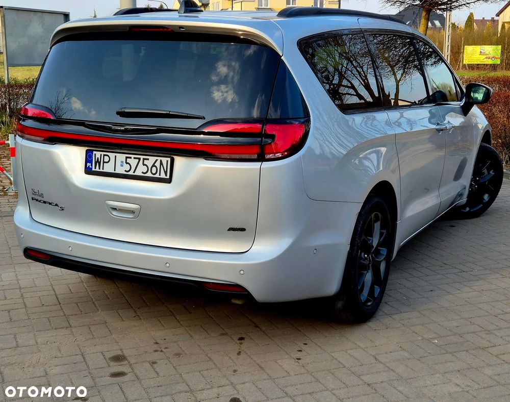 Chrysler Pacifica - 12