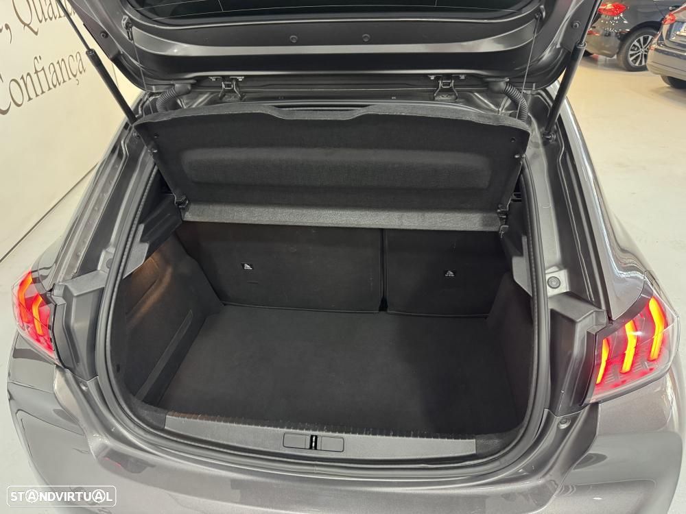 Peugeot 208 1.2 PureTech Allure EAT8 - 44
