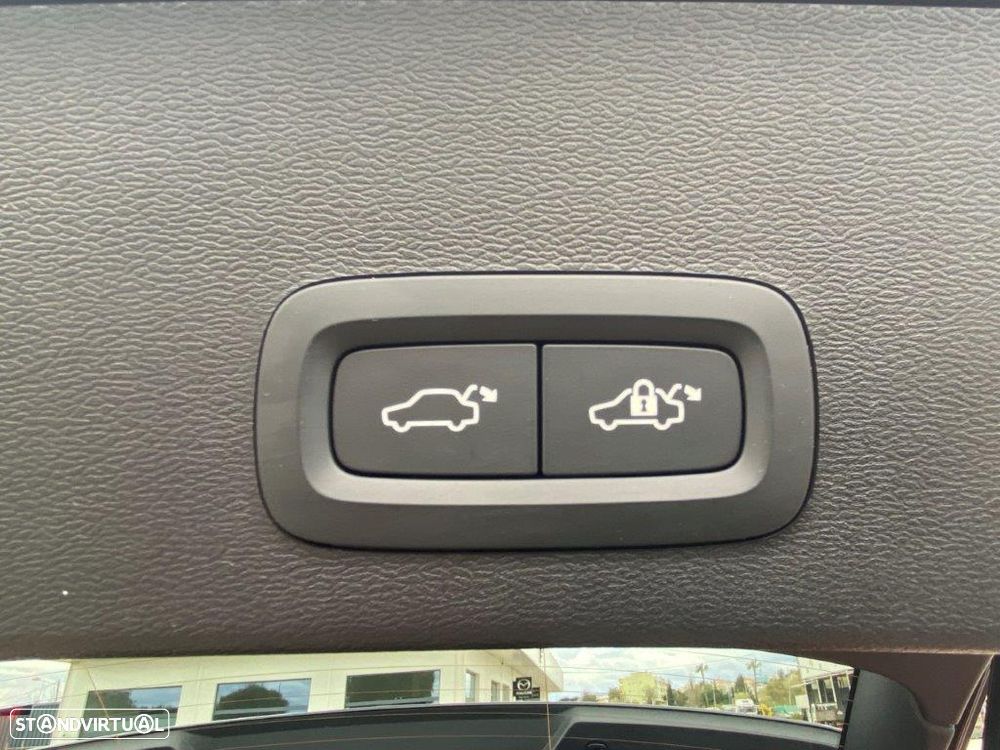 Volvo XC 40 2.0 B3 Black Edition - 16