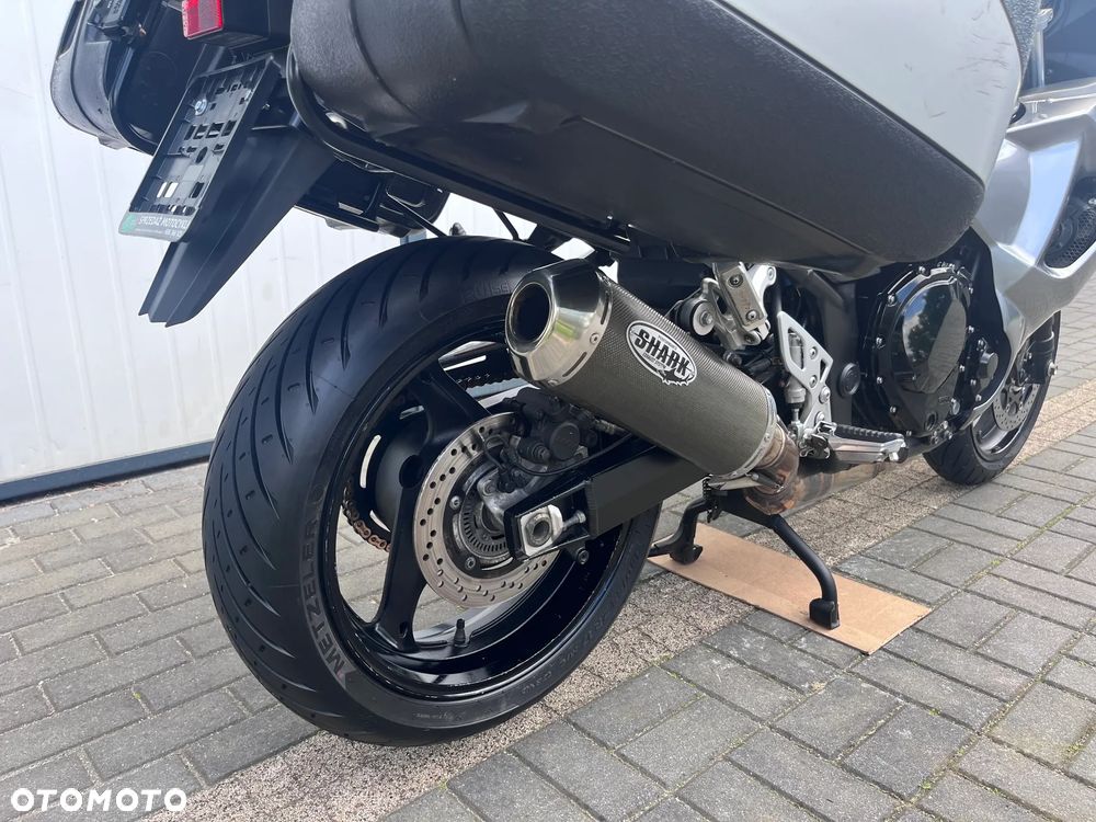 Suzuki GSX - 21
