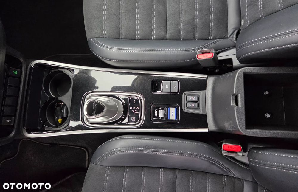 Mitsubishi Outlander - 23