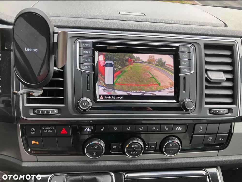 Volkswagen Multivan - 18