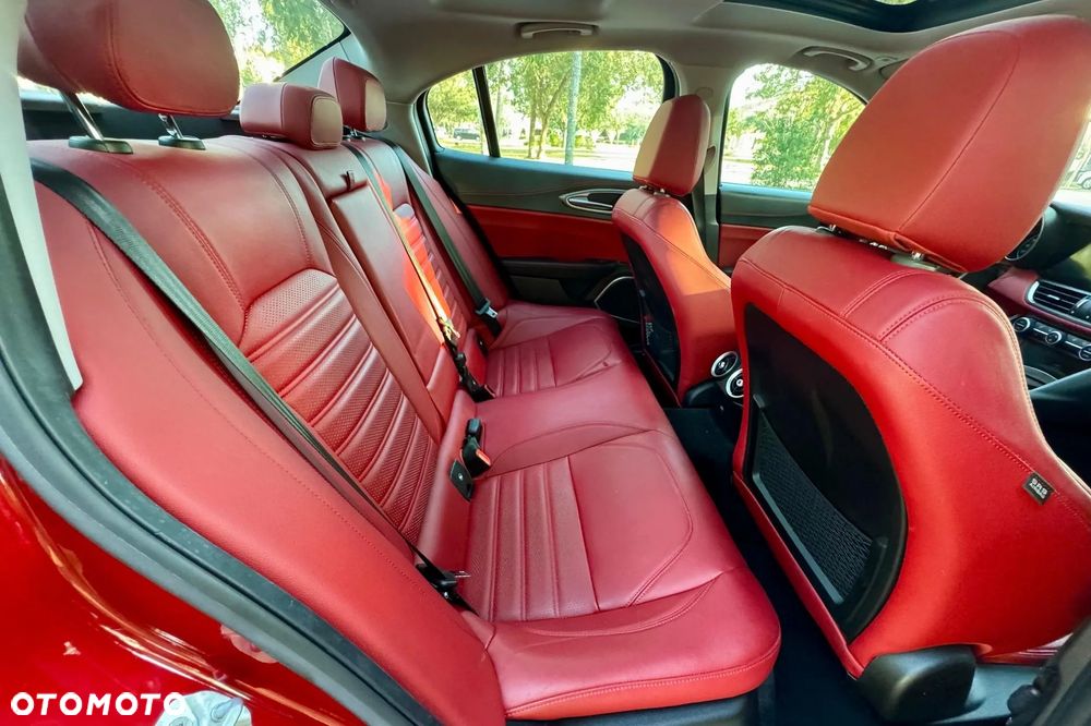 Alfa Romeo Giulia 2.0 Turbo 16V AT8-Q4 Ti - 28