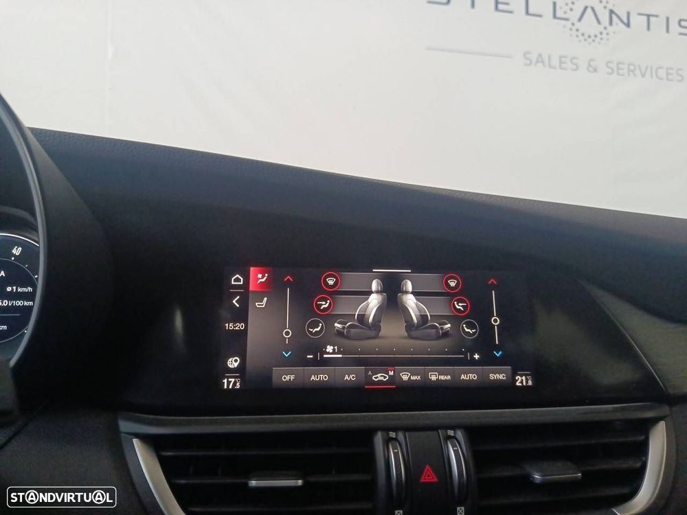 Alfa Romeo Giulia 2.0 T TI Q4 AT8 - 23