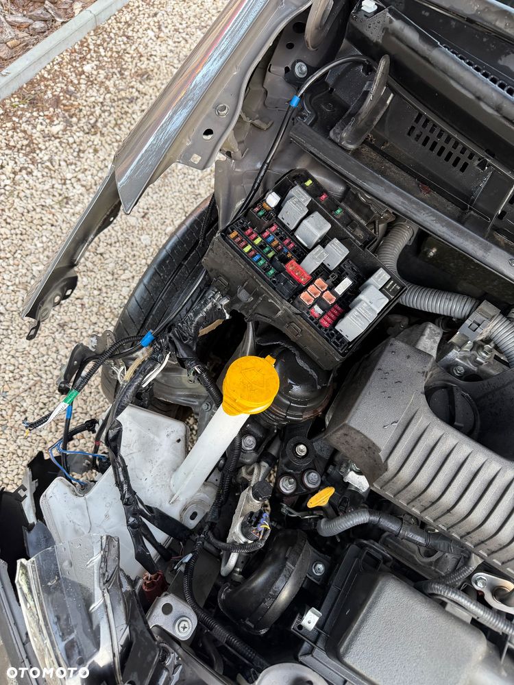 Toyota Yaris Hybrid 100 Terra - 25